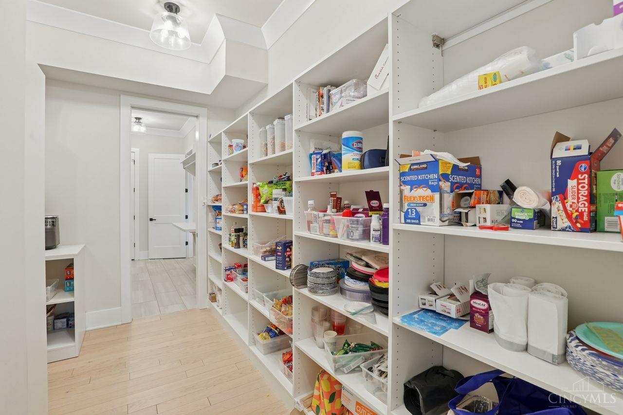 5673 Melbury Court