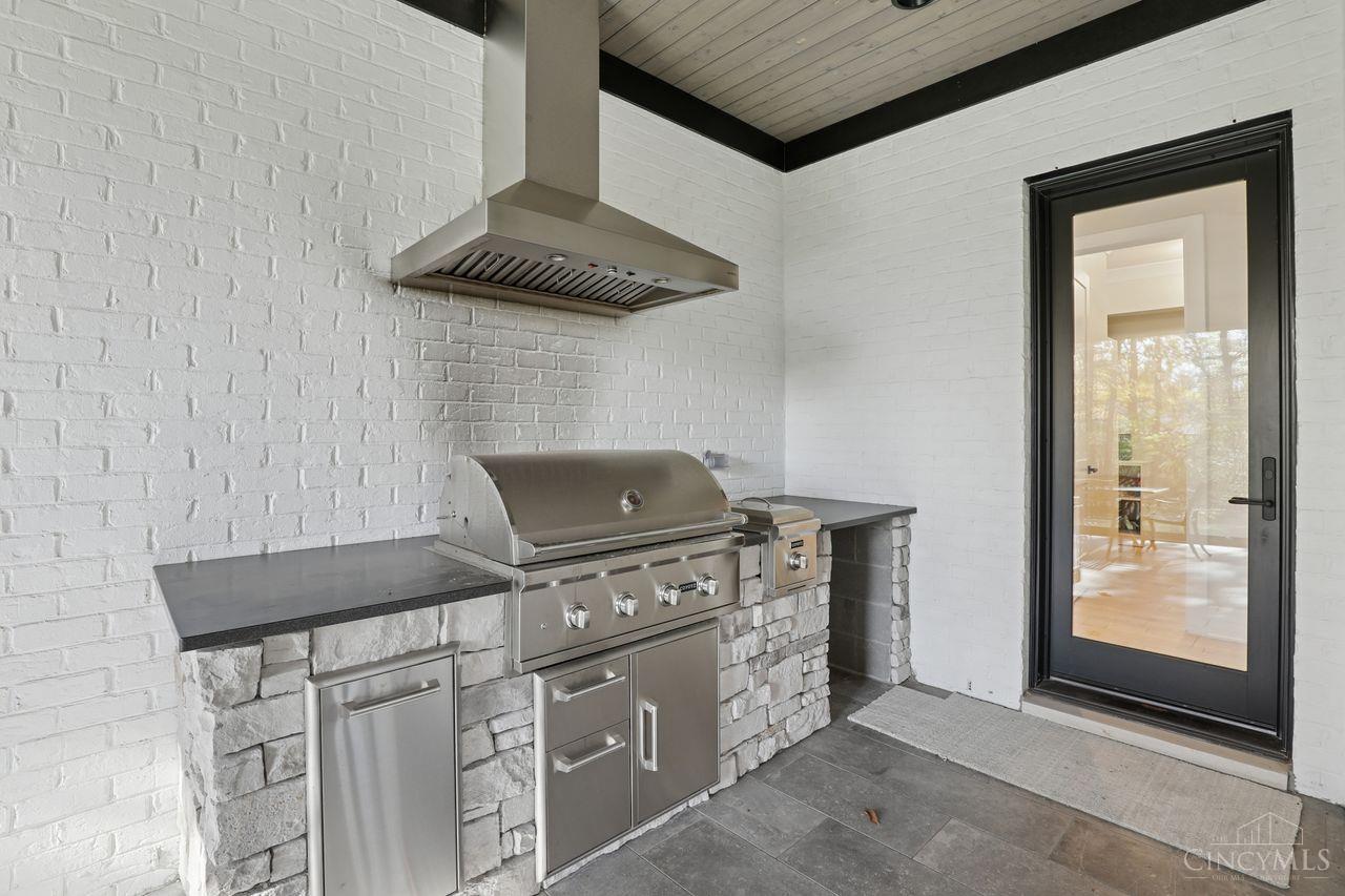 5673 Melbury Court
