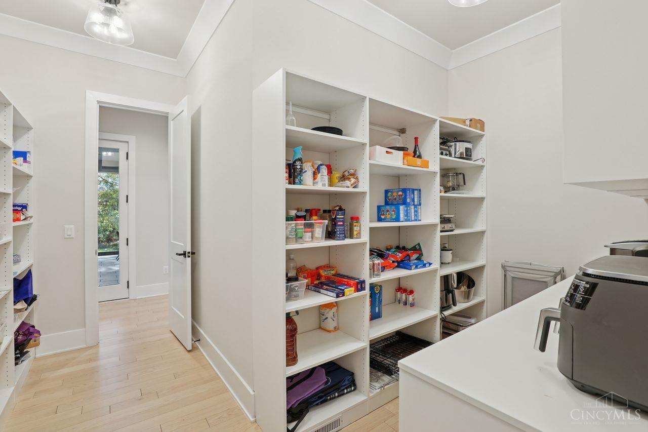 5673 Melbury Court