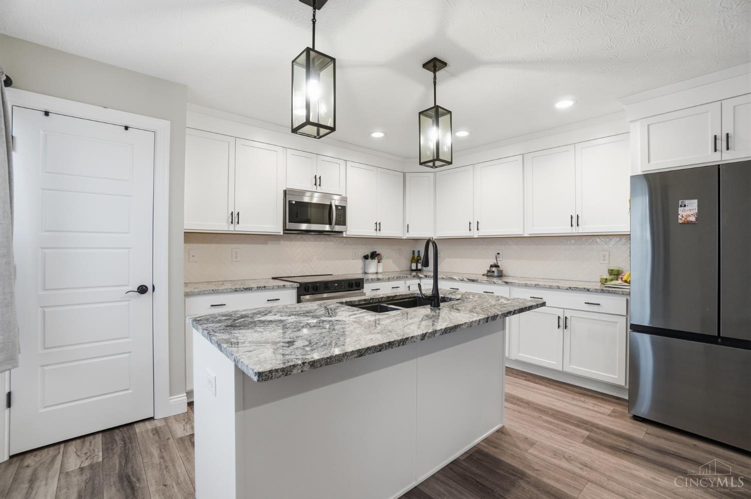 2203 Cobblestone Court