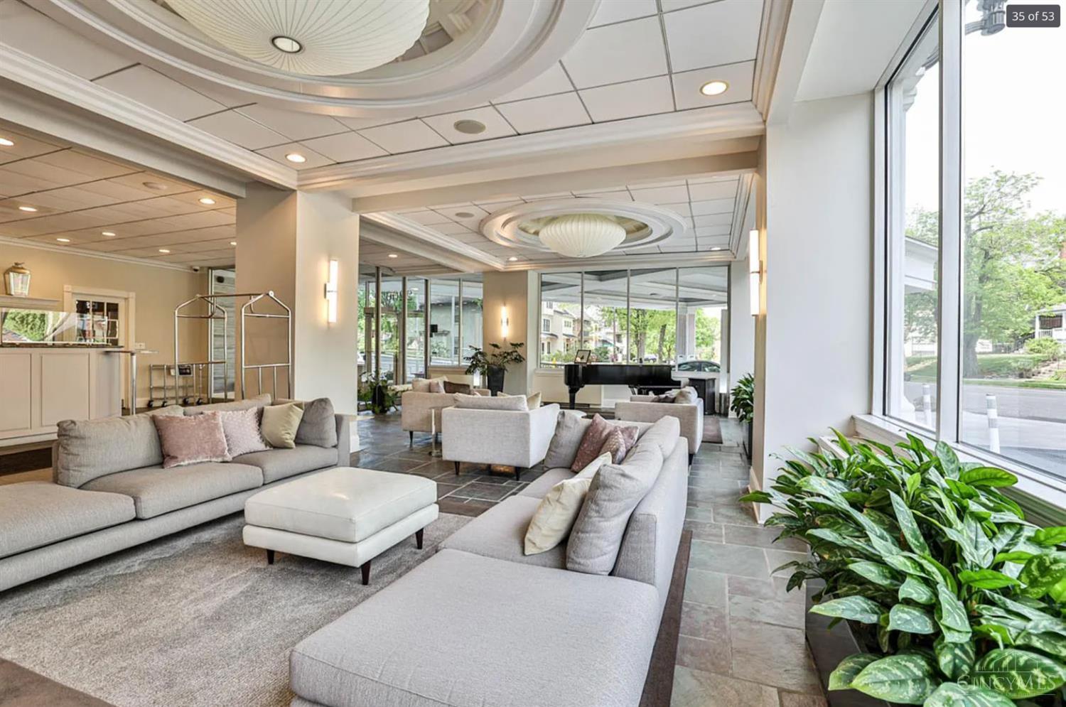 2200 Victory Parkway 806