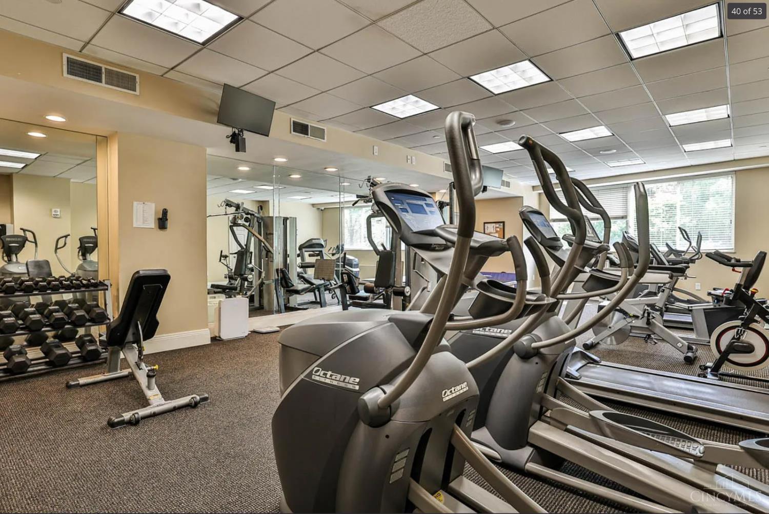2200 Victory Parkway 806