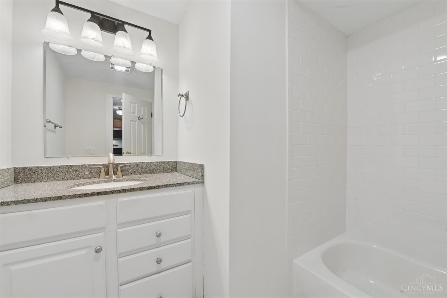 2200 Victory Parkway 806