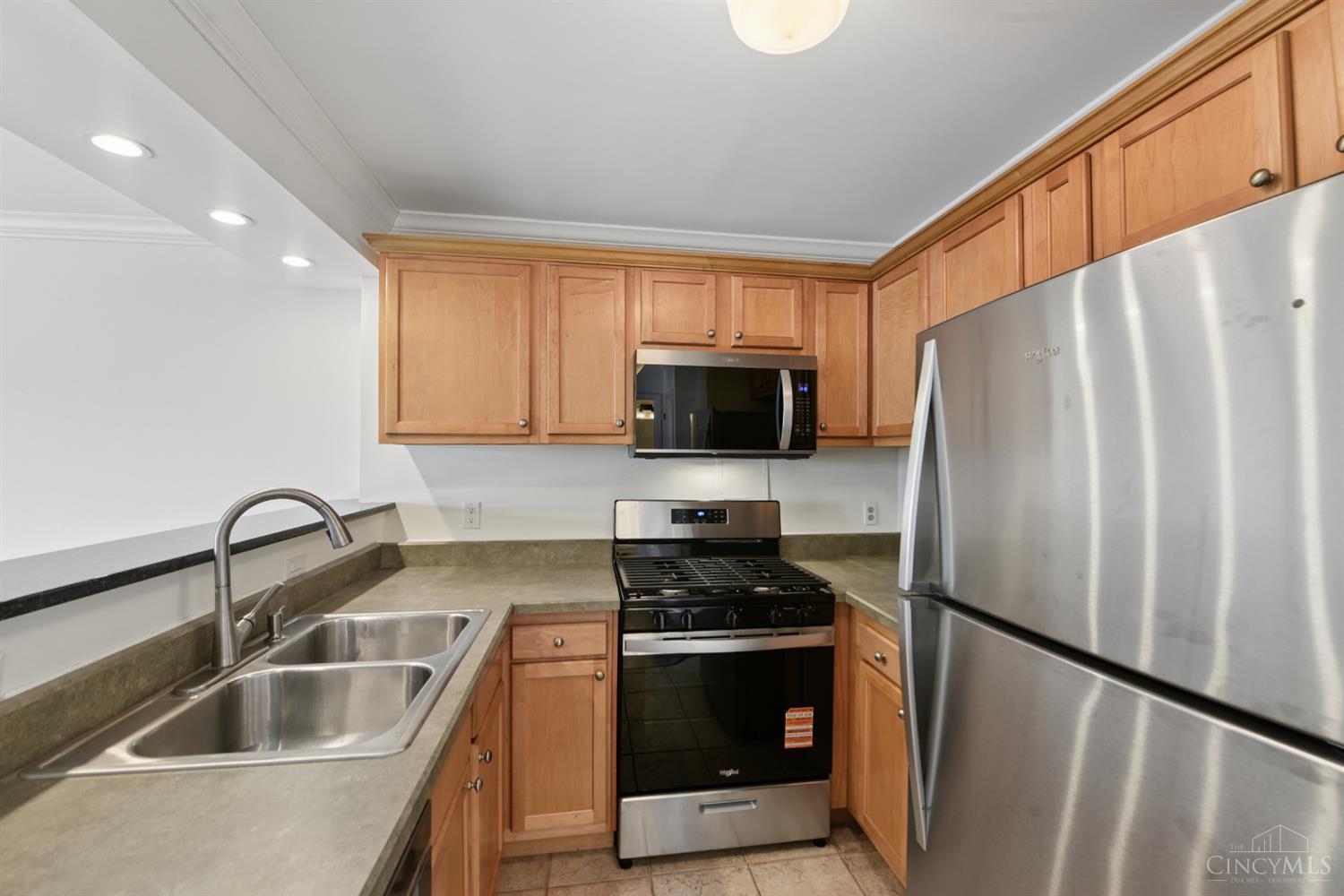 2200 Victory Parkway 806
