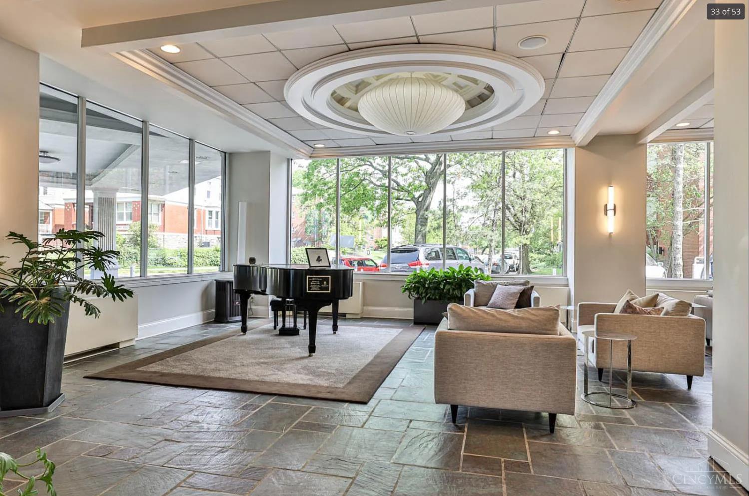 2200 Victory Parkway 806