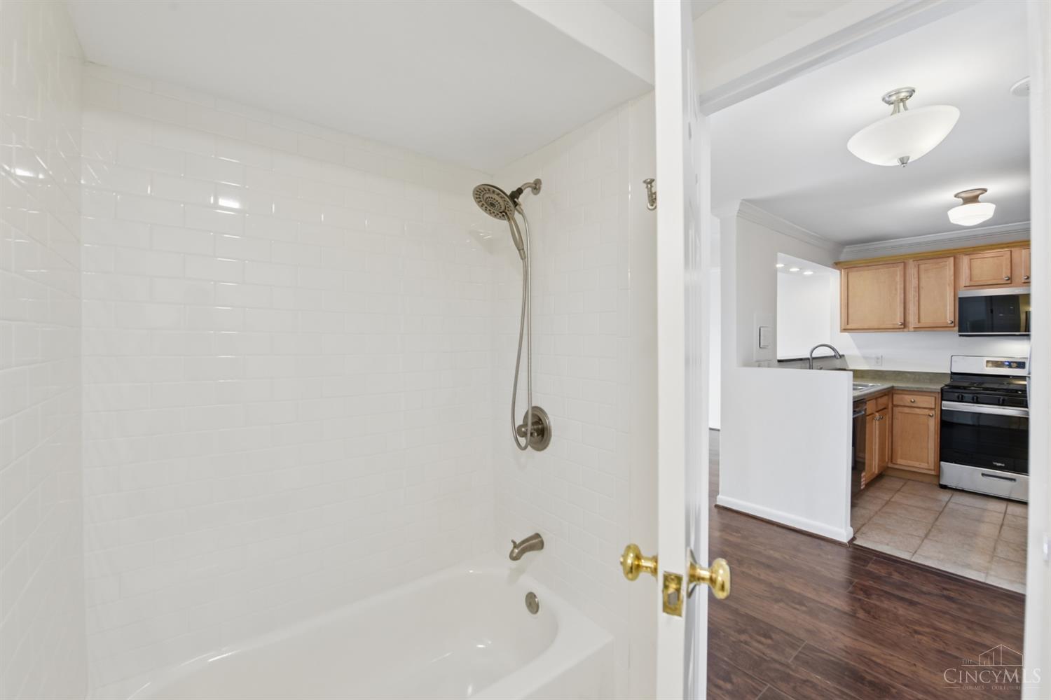 2200 Victory Parkway 806
