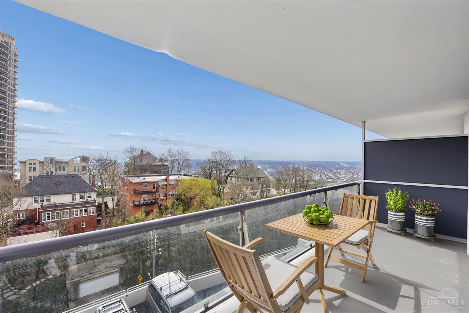 2200 Victory Parkway 806
