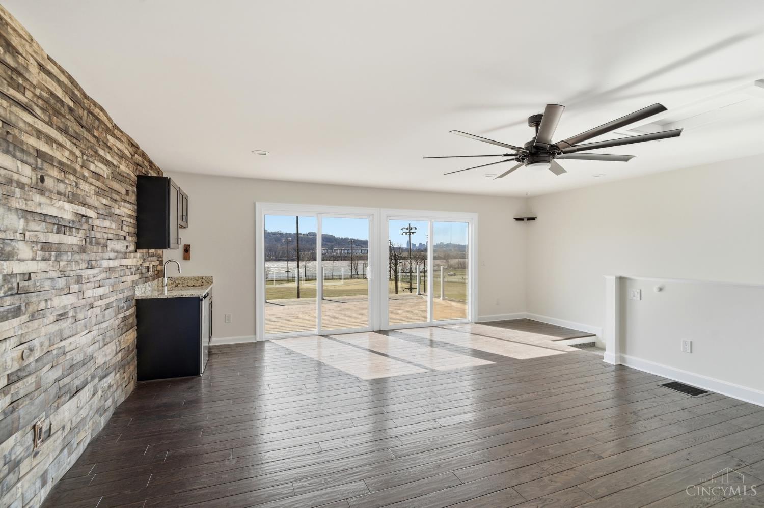 3003 Riverside Drive