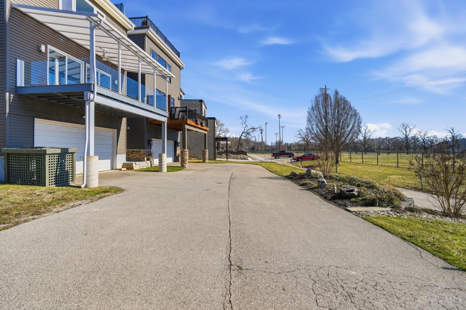 3003 Riverside Drive