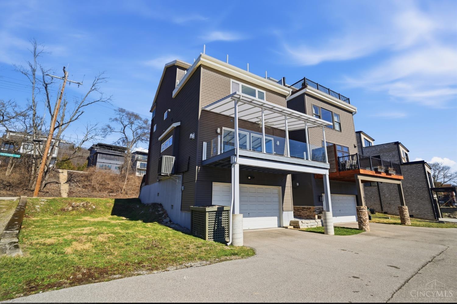 3003 Riverside Drive