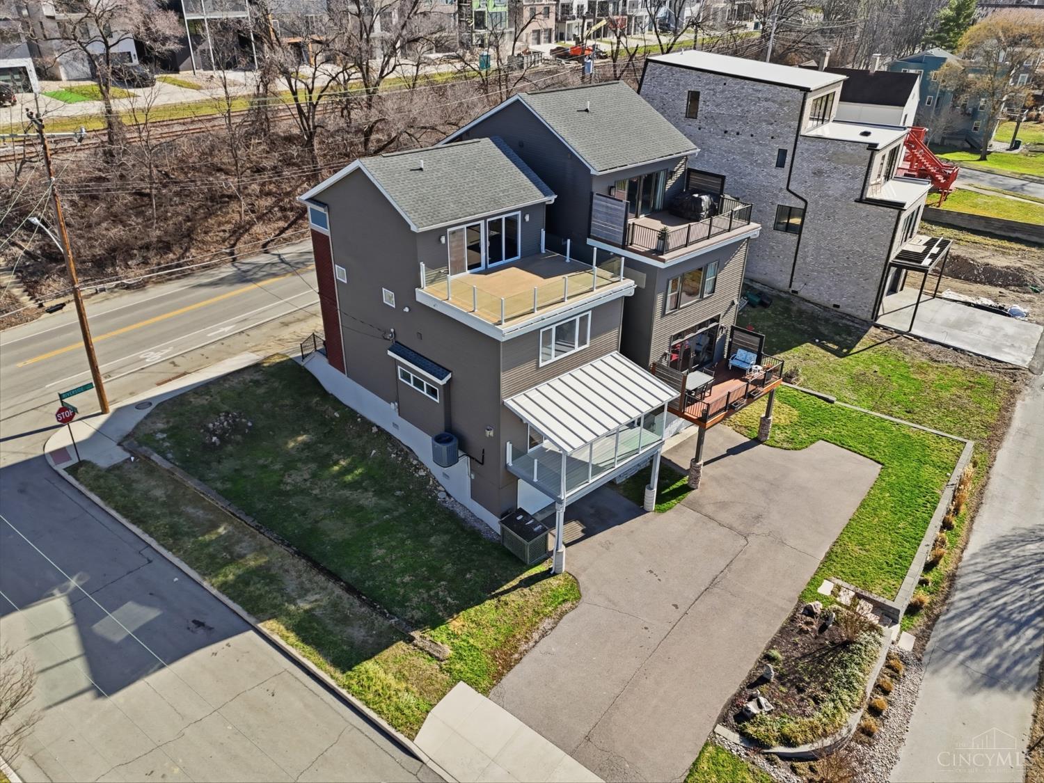 3003 Riverside Drive