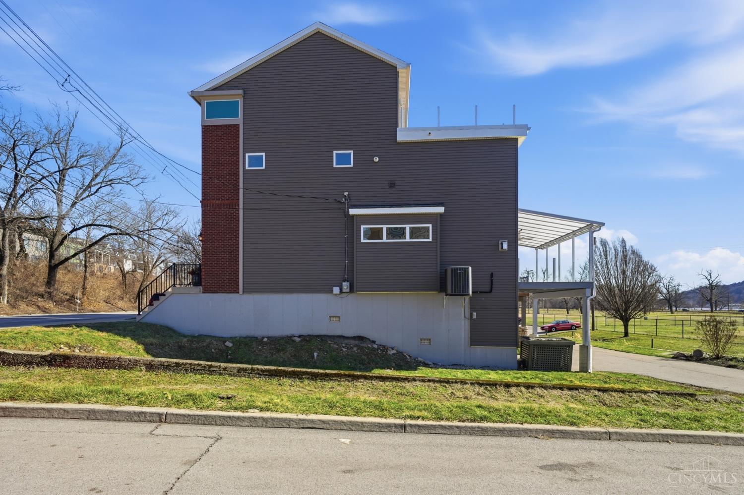 3003 Riverside Drive