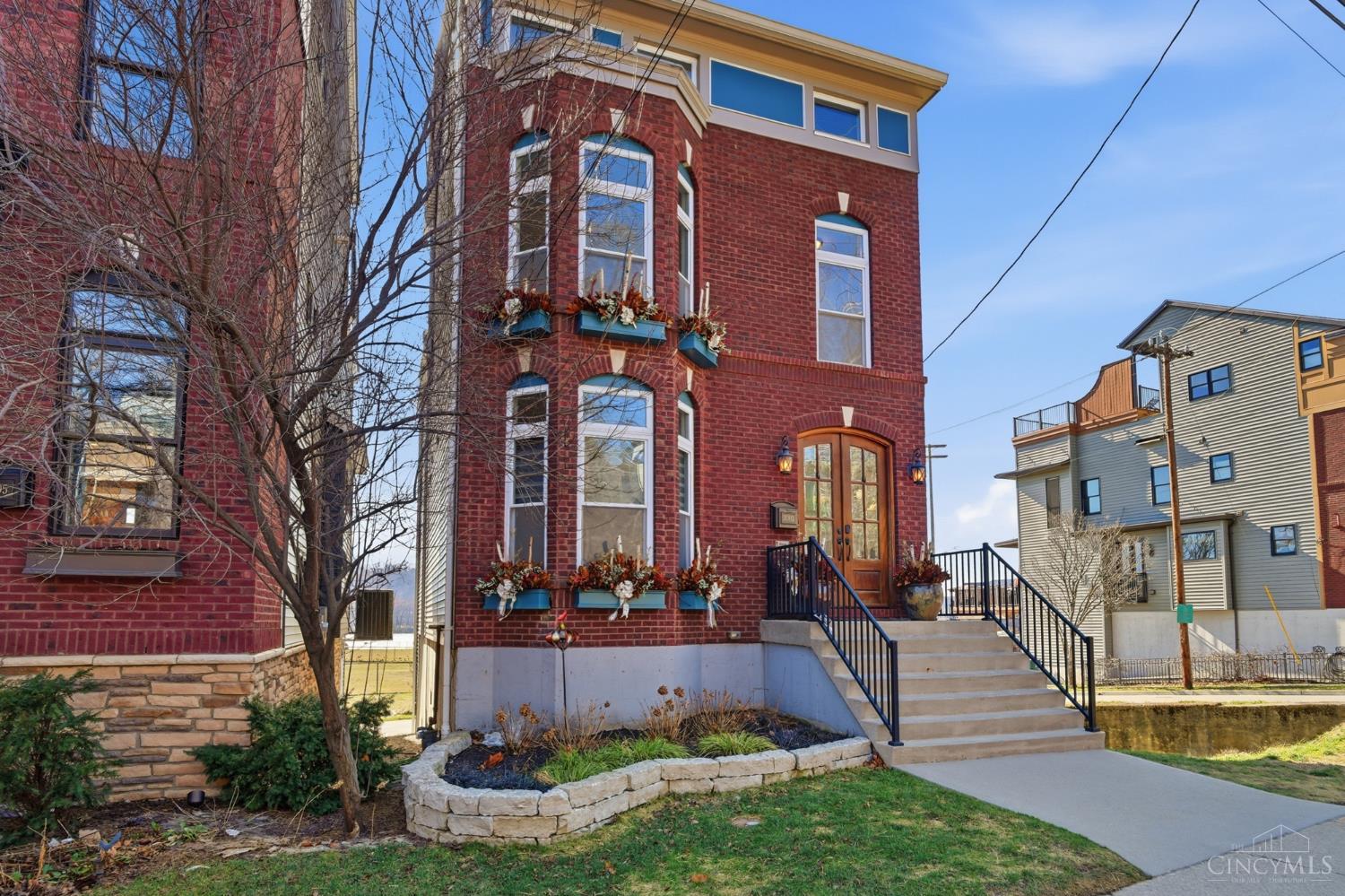 3003 Riverside Drive