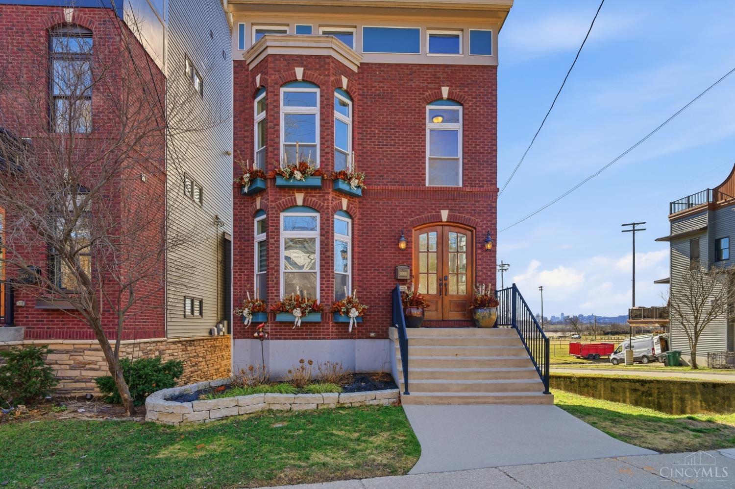 3003 Riverside Drive