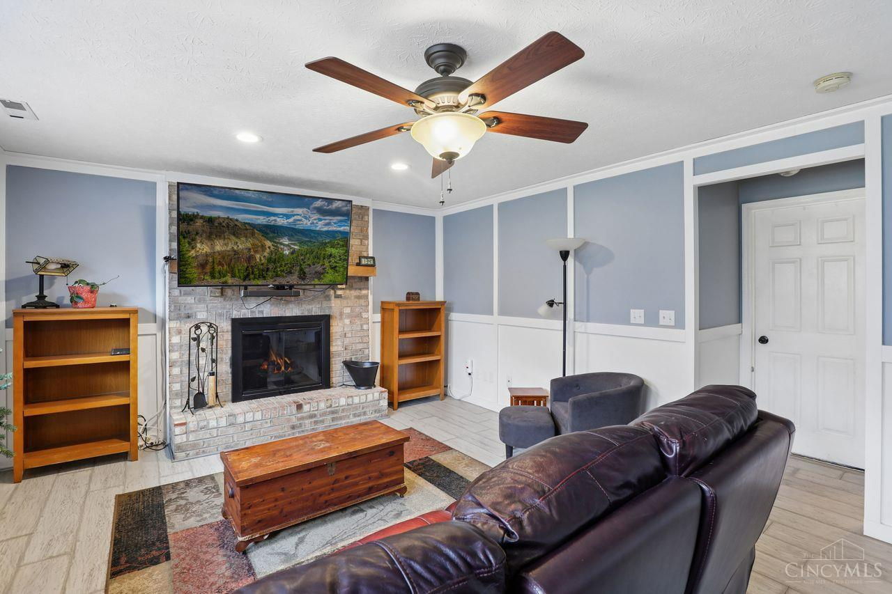 6183 Shawna Court
