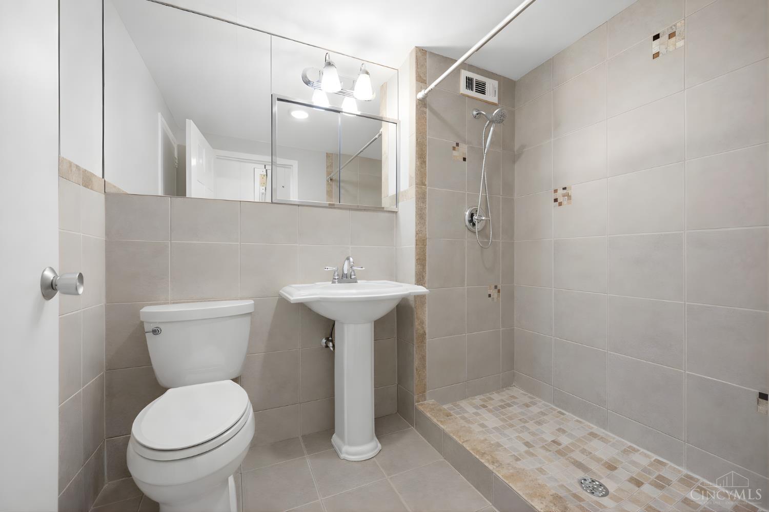 2401 Ingleside Avenue 4A