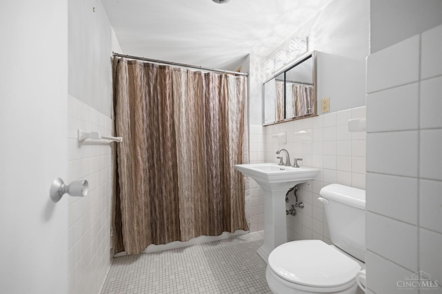 2401 Ingleside Avenue 4A