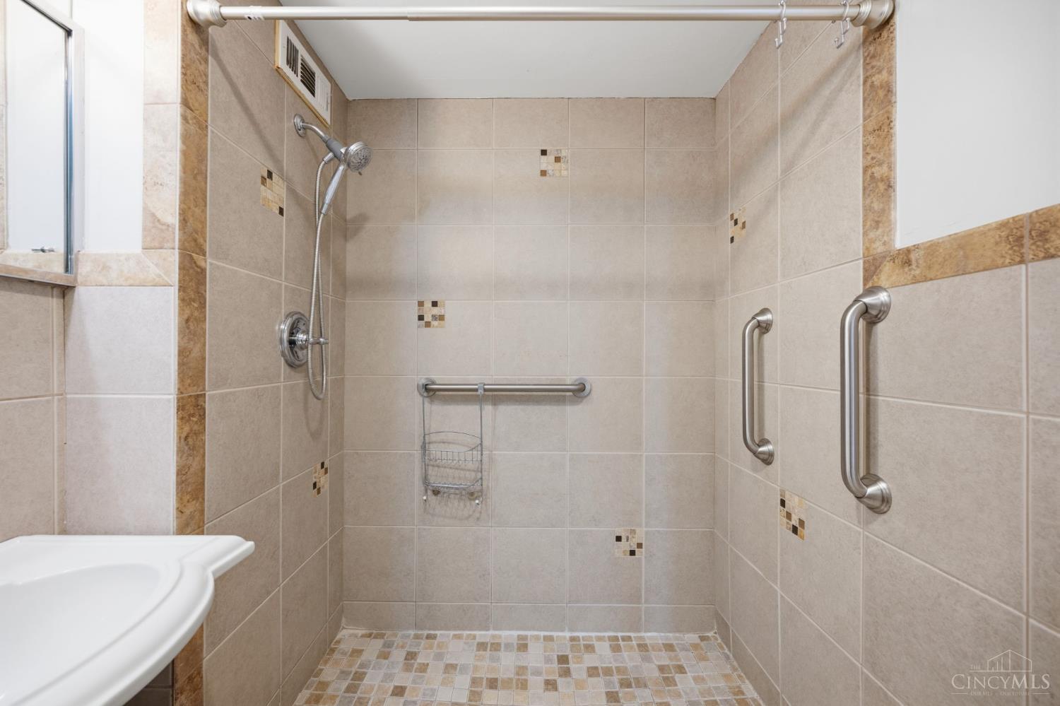 2401 Ingleside Avenue 4A