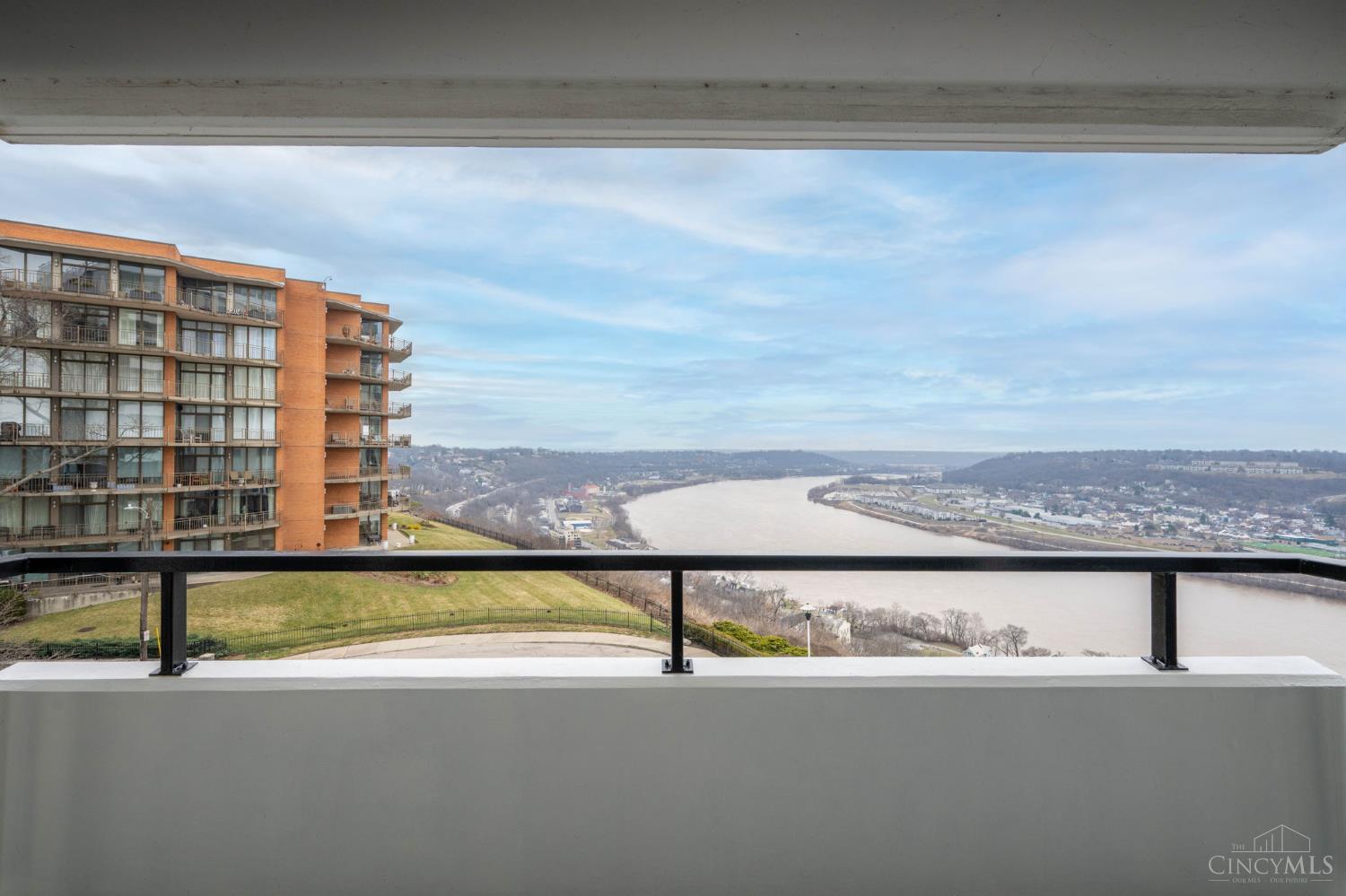 2401 Ingleside Avenue 4A