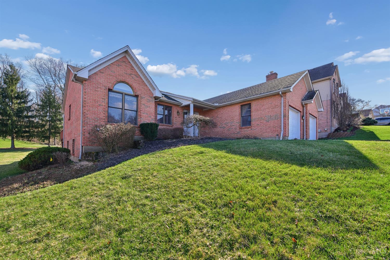 4467 Oakville Drive