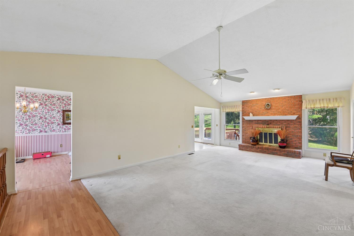 4467 Oakville Drive