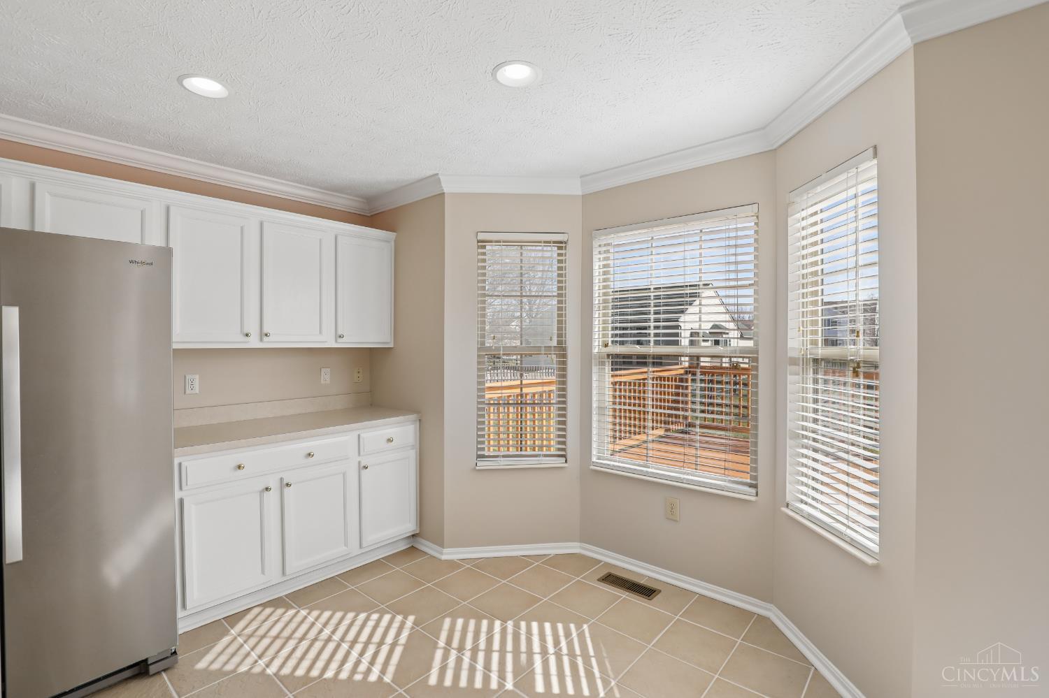 6636 Honeysuckle Lane