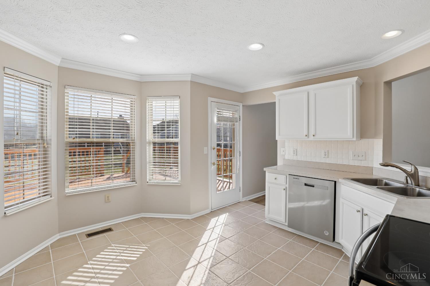 6636 Honeysuckle Lane