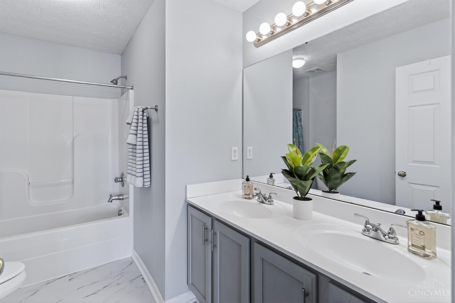 5466 Gwenolyn Ridge