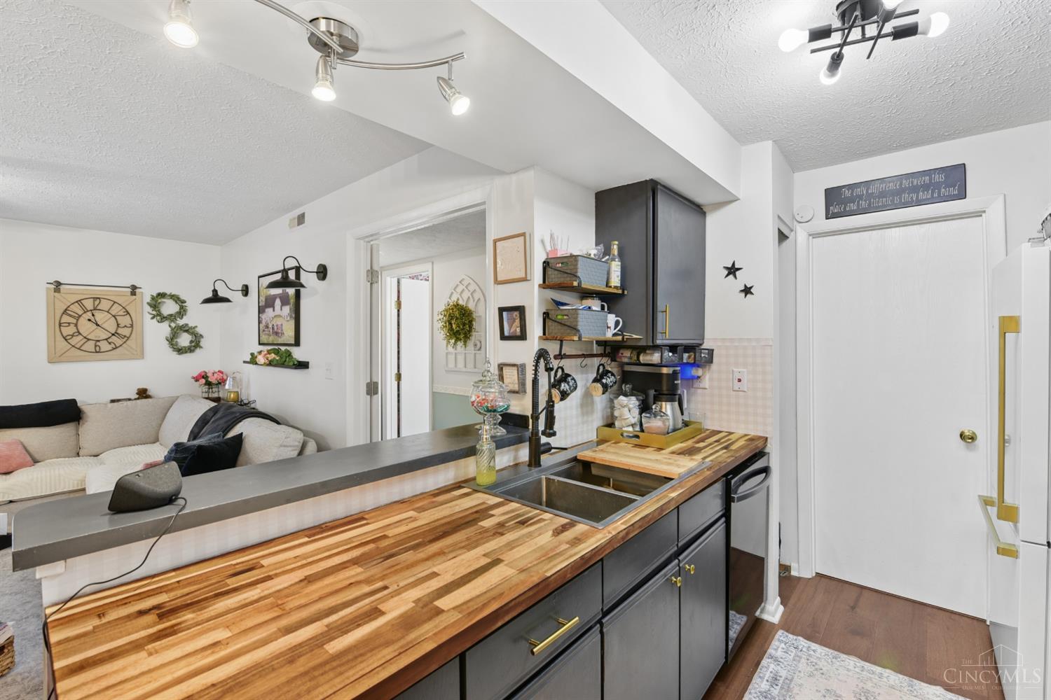 5986 Meadow Creek Drive 2