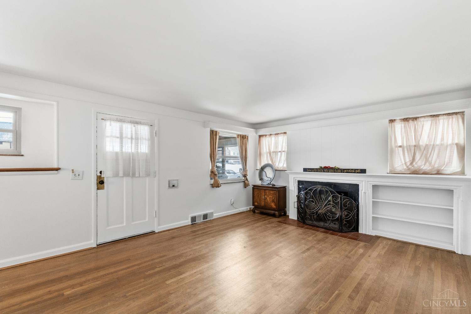 6123 Kingsford Drive