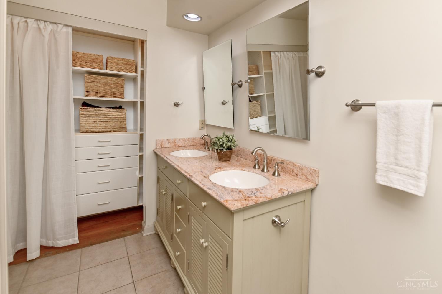 698 Cedar Knolls Court