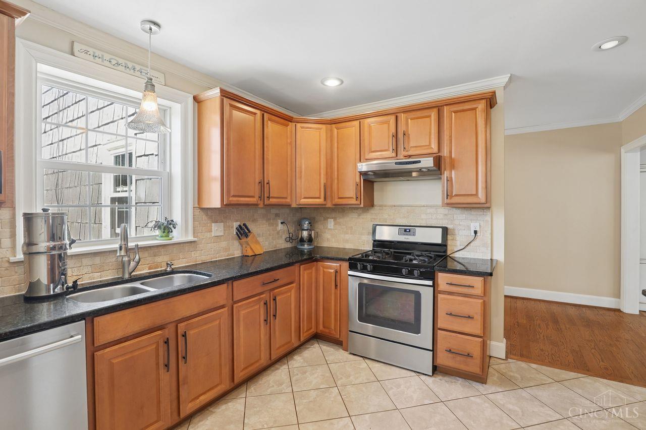 3817 Davenant Avenue