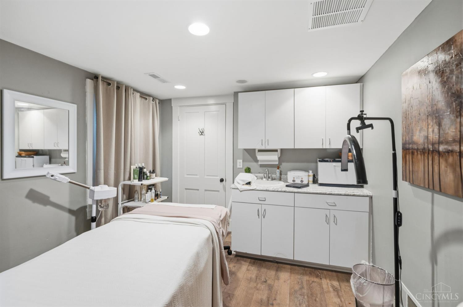 8862 Cincinnati Dayton Road