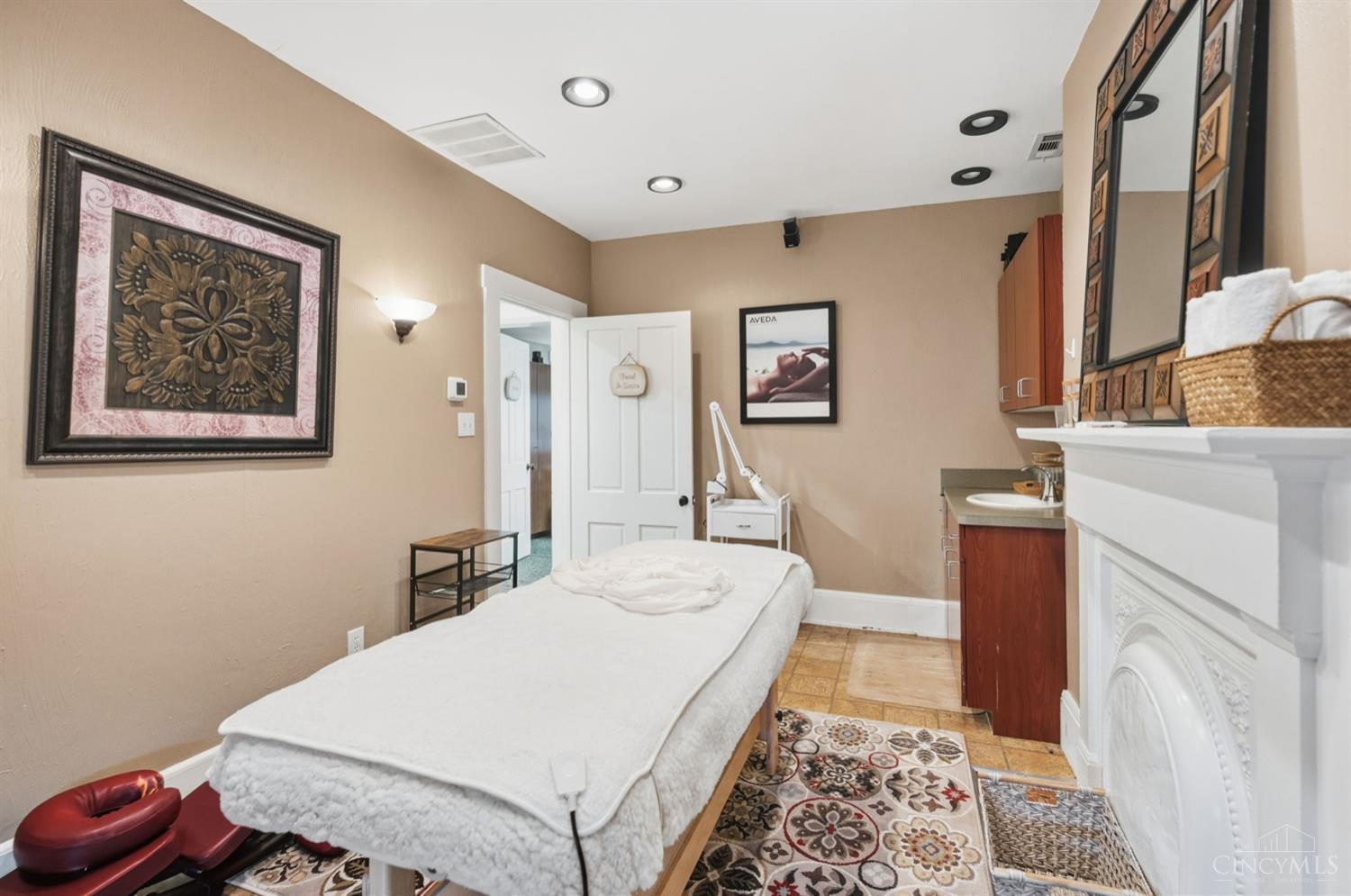 8862 Cincinnati Dayton Road