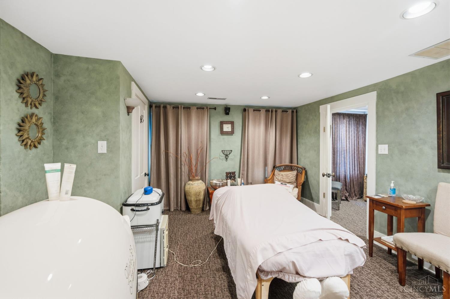 8862 Cincinnati Dayton Road