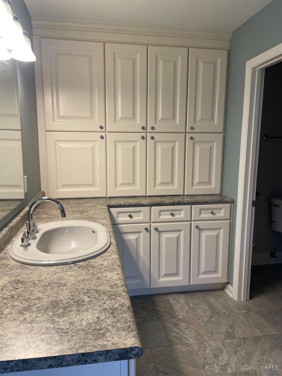 2241 Spinningwheel Lane