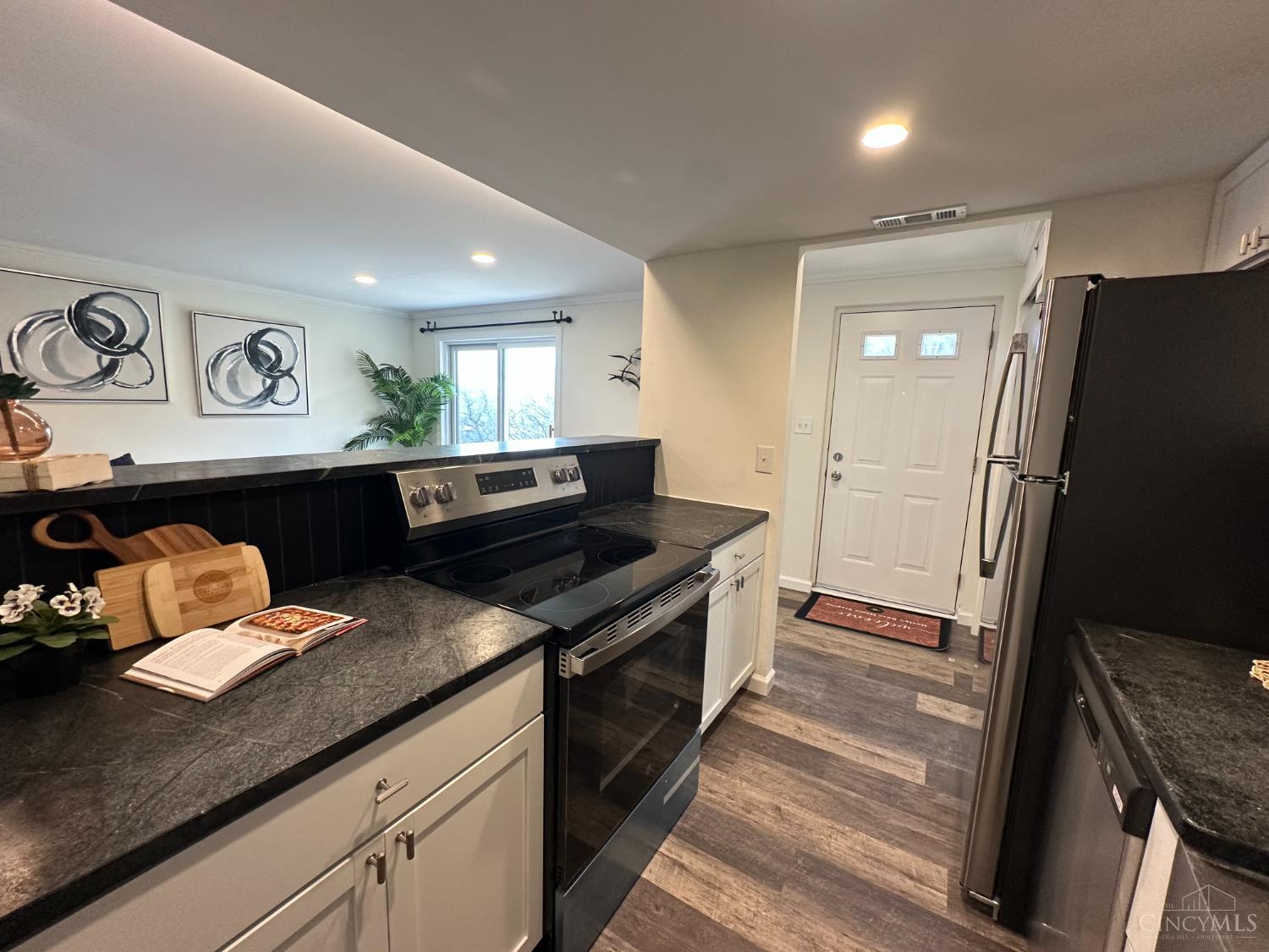 2500 Warsaw Avenue 33