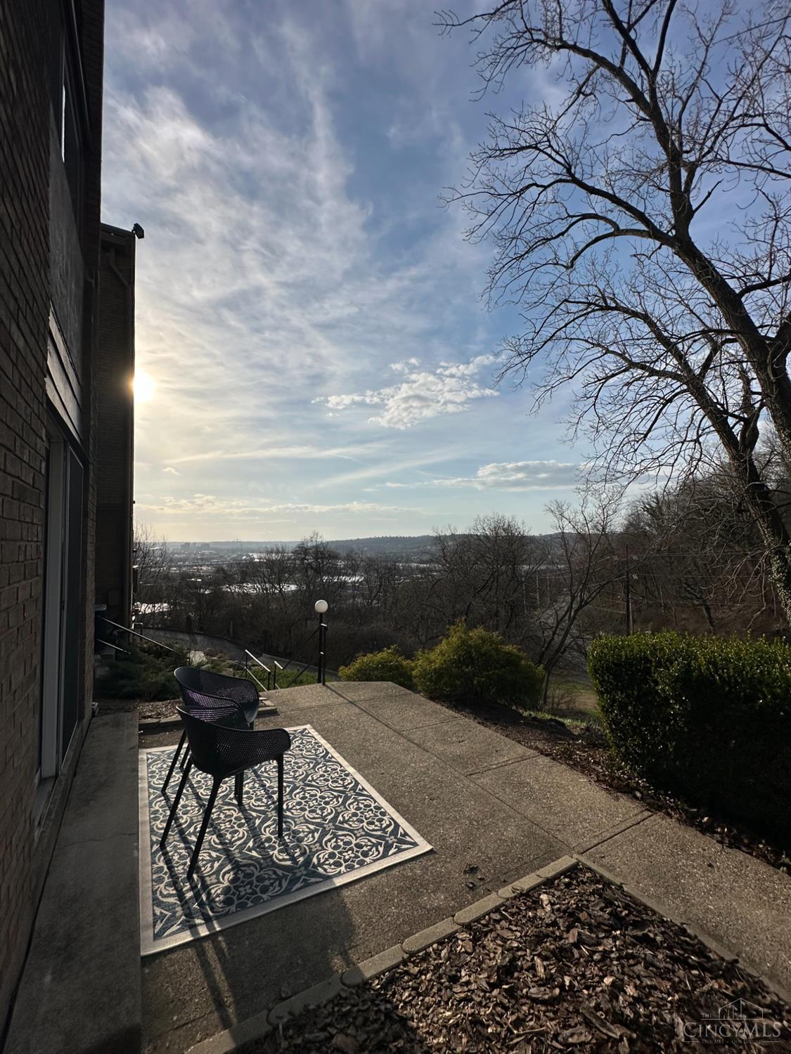 2500 Warsaw Avenue 33