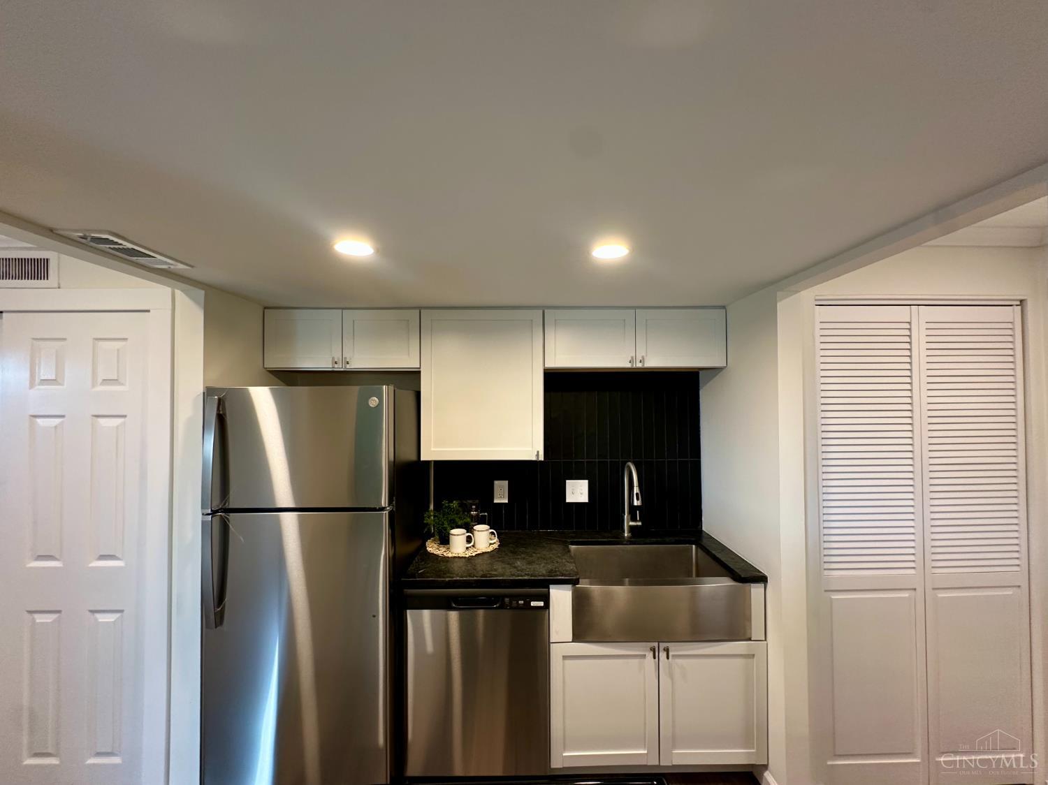 2500 Warsaw Avenue 33