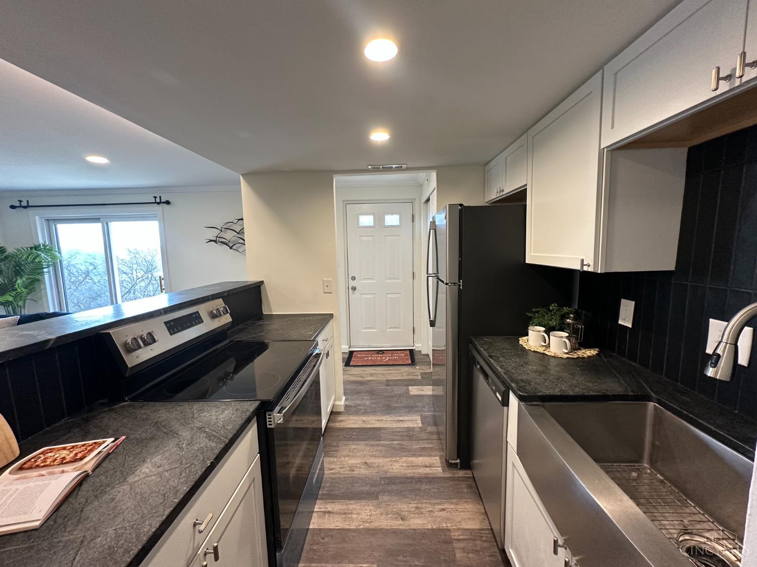 2500 Warsaw Avenue 33