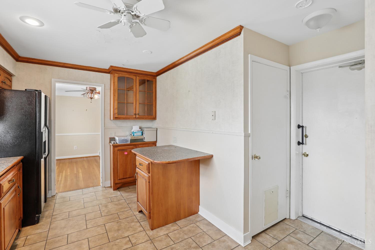 4673 Happiness Way