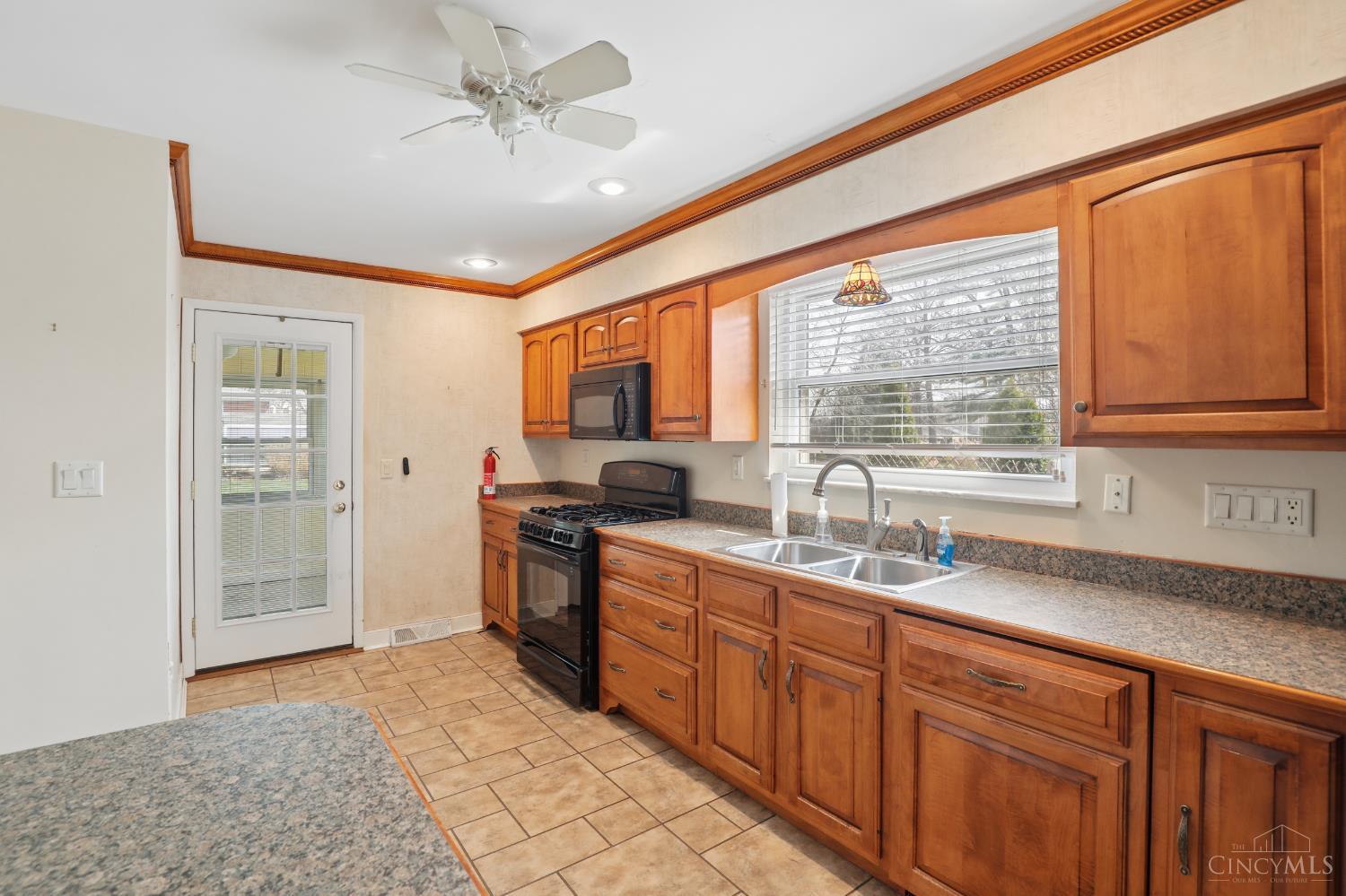 4673 Happiness Way