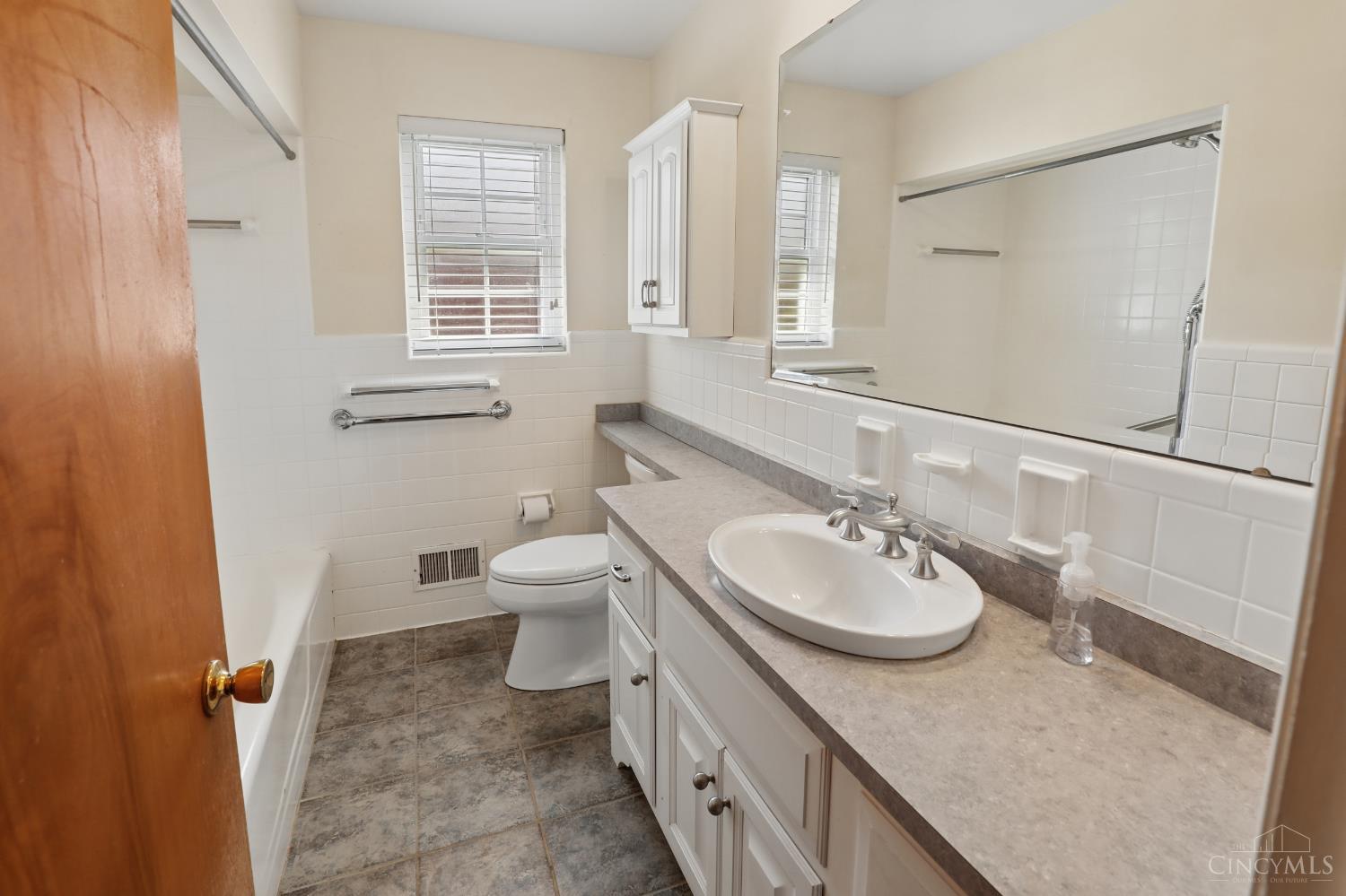 4673 Happiness Way