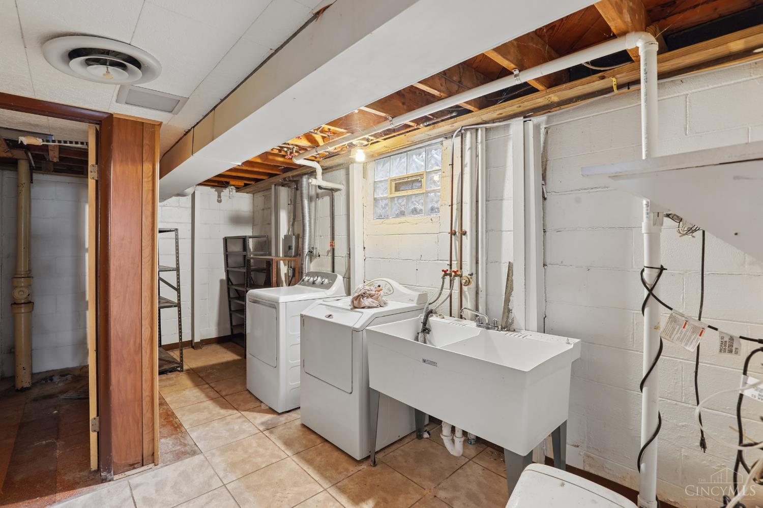 4673 Happiness Way