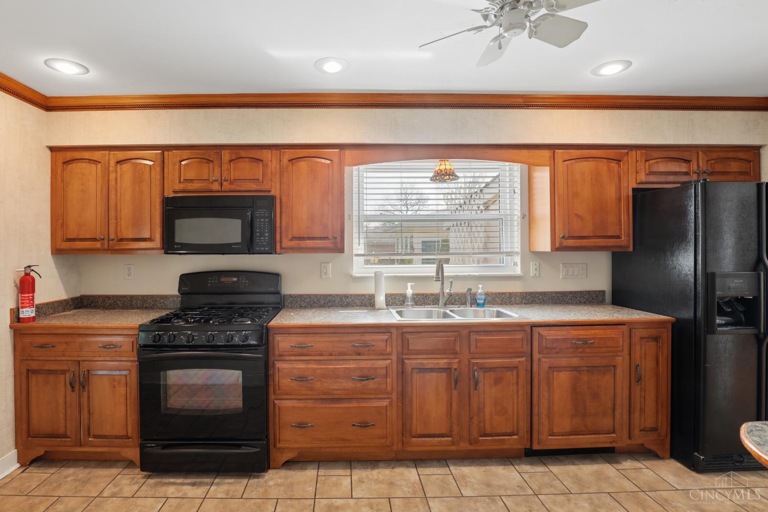 4673 Happiness Way