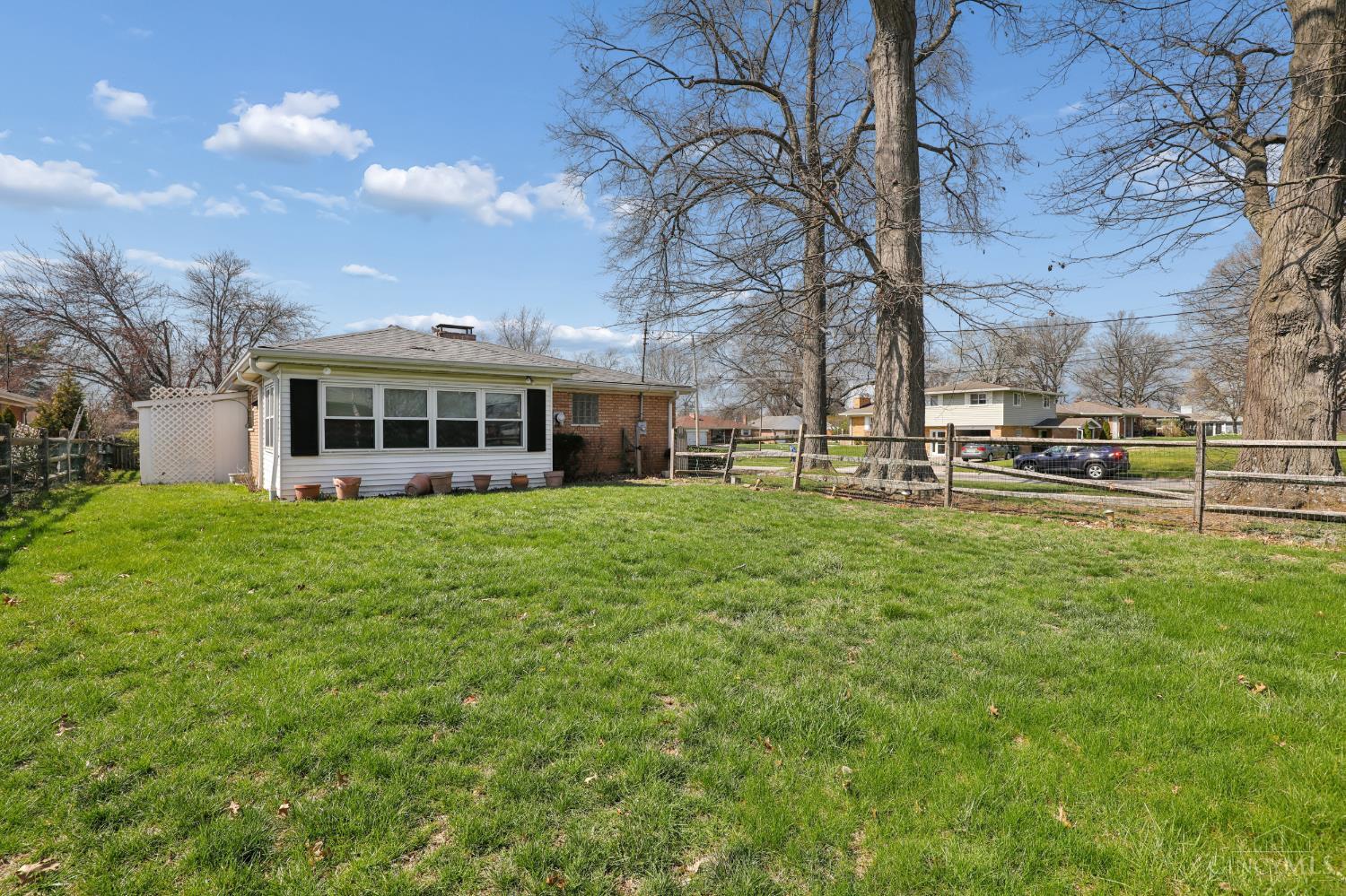 4673 Happiness Way