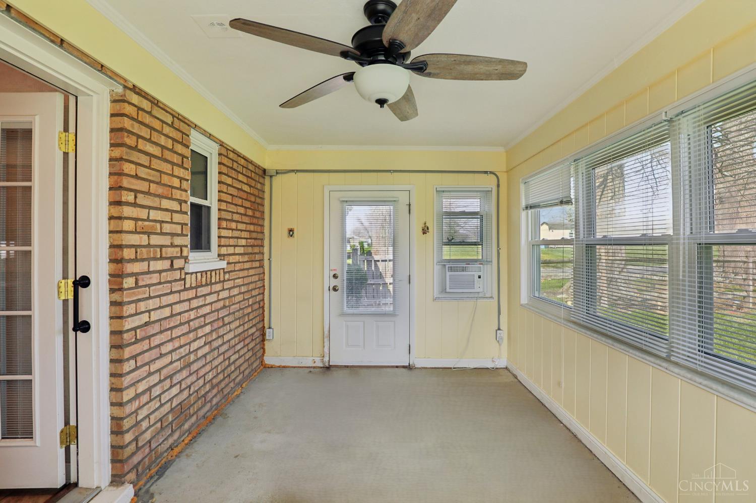 4673 Happiness Way