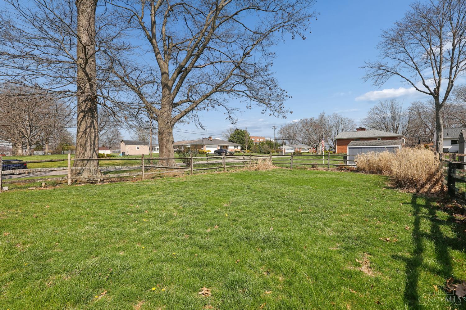 4673 Happiness Way