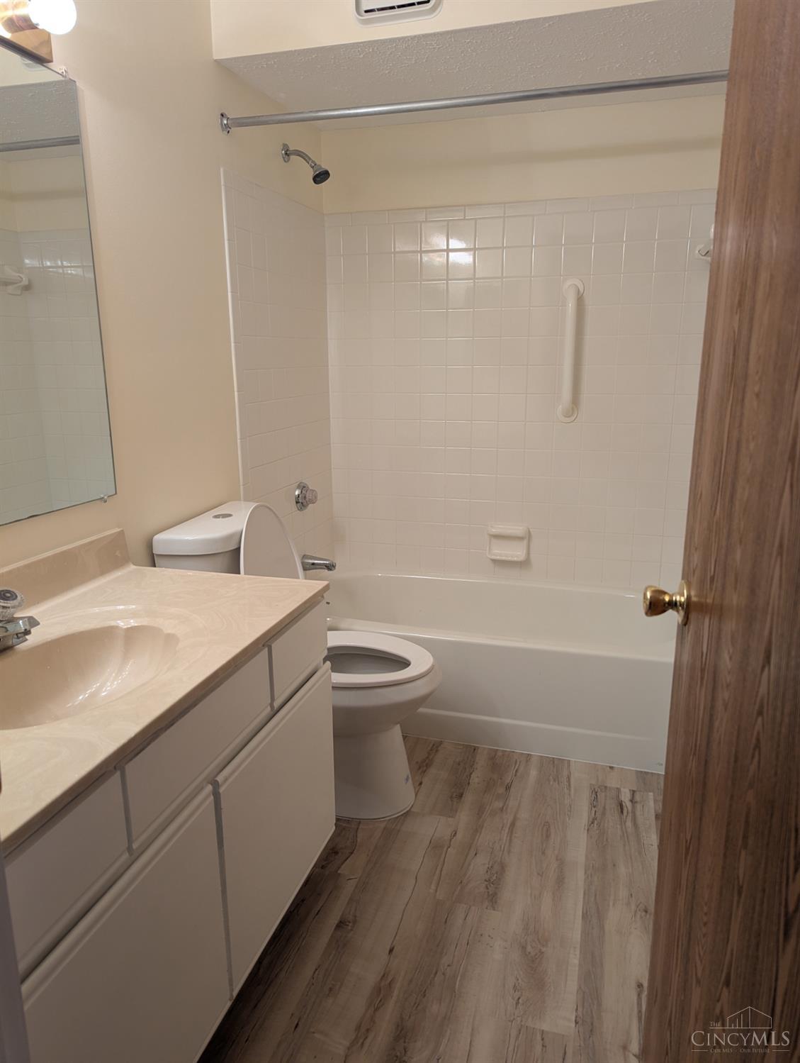 5985 Meadow Creek Drive 8