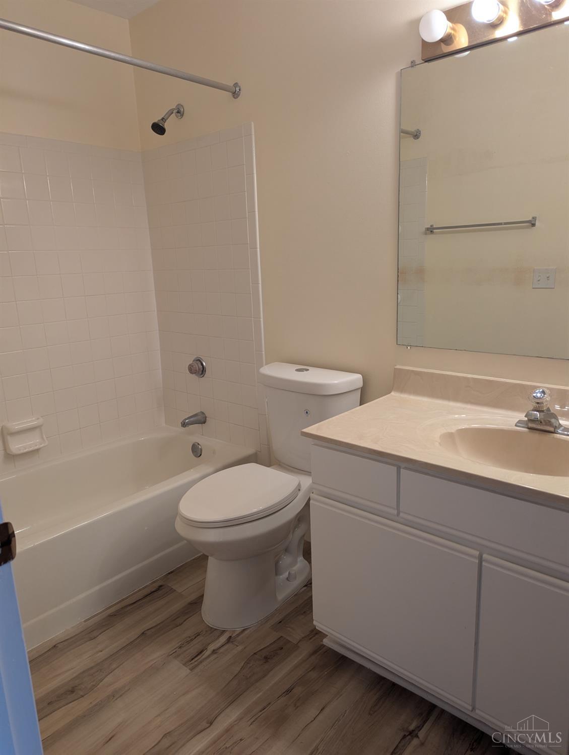 5985 Meadow Creek Drive 8